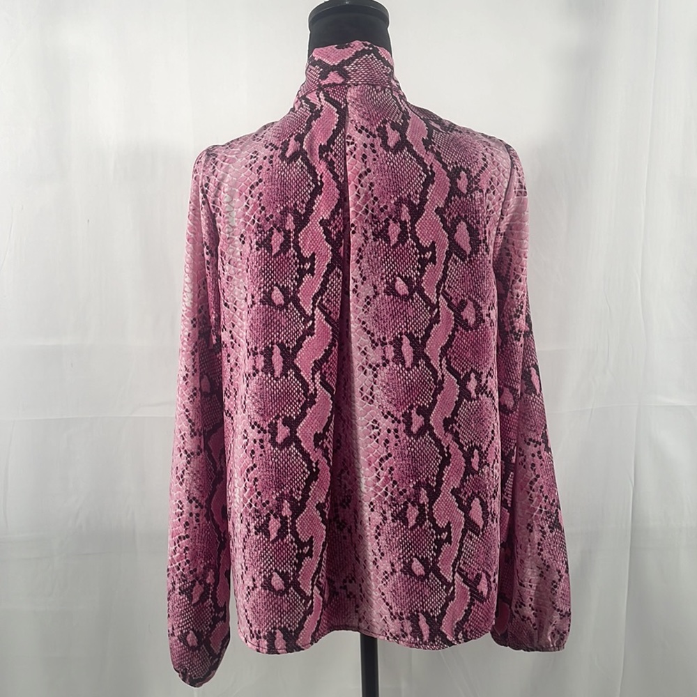 Pink, Black, Grey Snakeskin, front bow tie front, key hole, long sleeves,medium - Picture 4 of 8